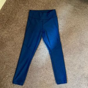 Outdoor voices 3/4 crop leggings in blue. Barely been worn. Good condition.